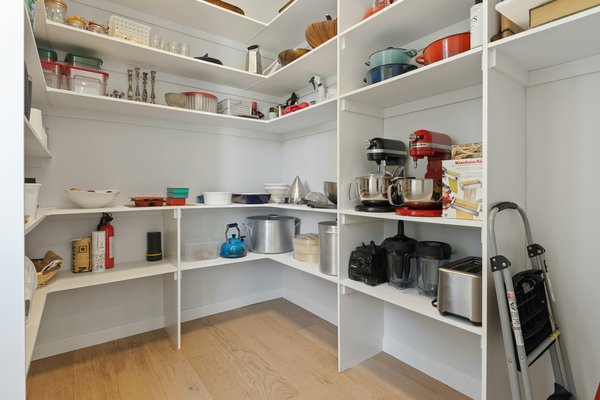 What are the best tips for organizing a pantry to maximize space and accessibility?